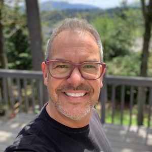 Meet your Posher, Emmanuel